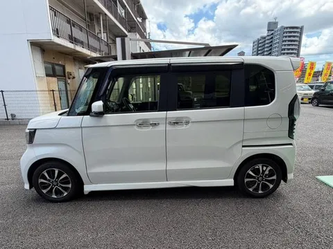 Honda N-BOX Custom