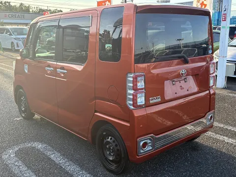 Toyota Pixis Mega