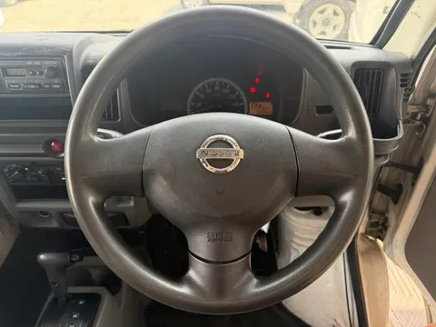 Nissan Clipper Van