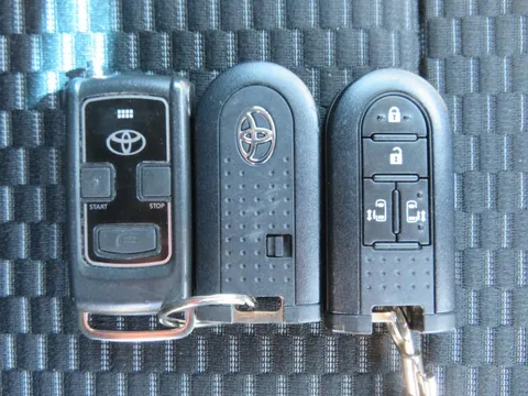 Toyota Pixis Mega
