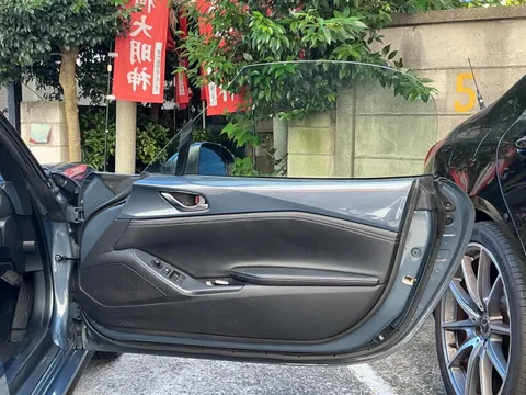 Mazda MX-5 (Roadster)