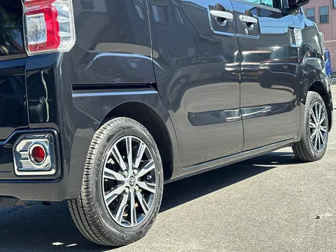 Toyota Pixis Mega