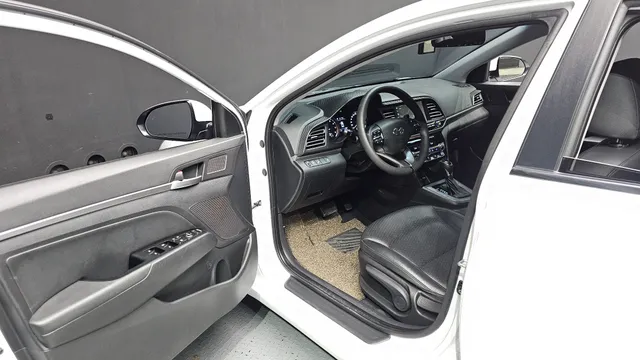 Hyundai Elantra (Avante)