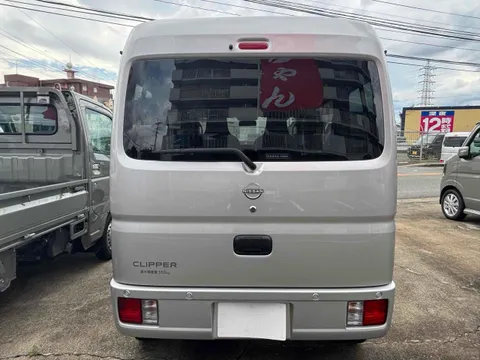 Nissan Clipper Van