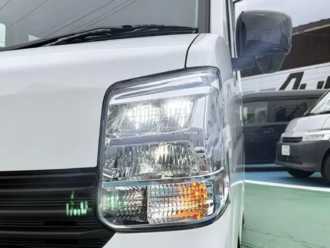 Nissan Clipper Van