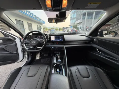 Hyundai Elantra (Avante)