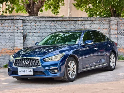 Infiniti Q50L