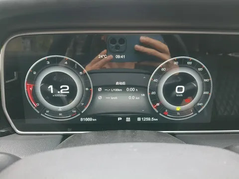 Hongqi HS5