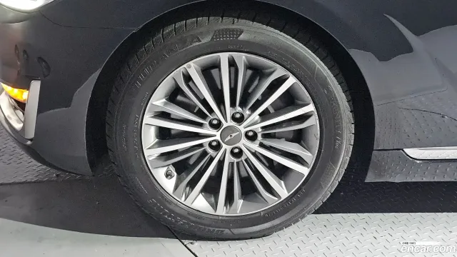 Genesis G90 (EQ900)