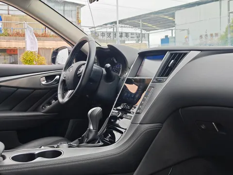 Infiniti Q50L