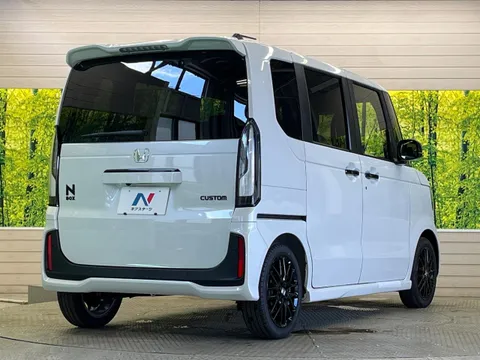 Honda N-BOX Custom