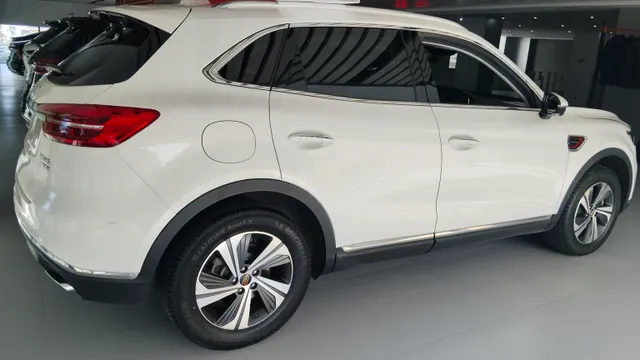 Hongqi HS5