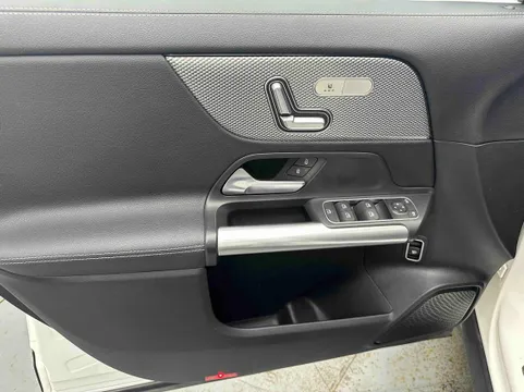 Mercedes-Benz Mercedes-Benz GLA