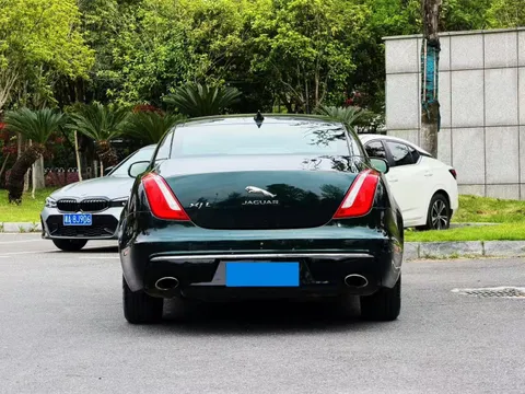 Jaguar XJ