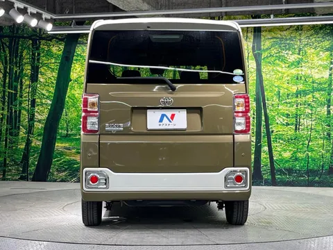 Toyota Pixis Mega