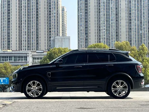 Lynk & Co 01