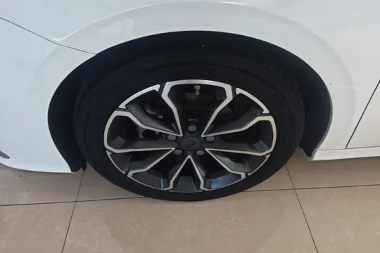 Geely Binray