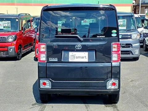 Toyota Pixis Mega