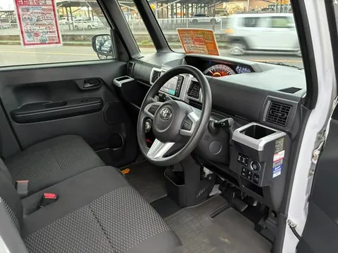 Toyota Pixis Mega