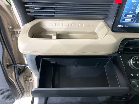 Mitsubishi Delica Mini