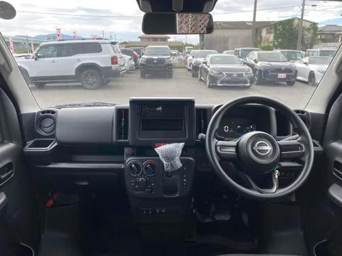Nissan Clipper Van