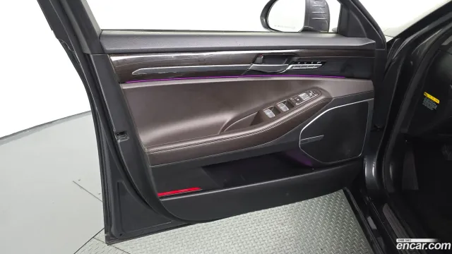 Genesis G90 (EQ900)