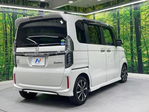 Honda N-BOX Custom