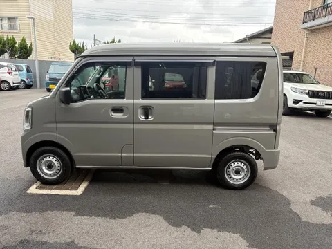 Nissan Clipper Van