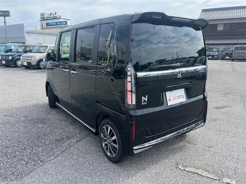 Honda N-BOX Custom