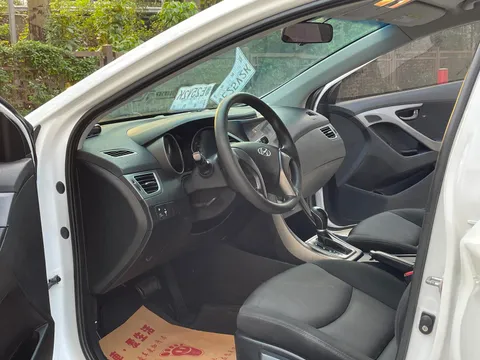 Hyundai Elantra (Avante)