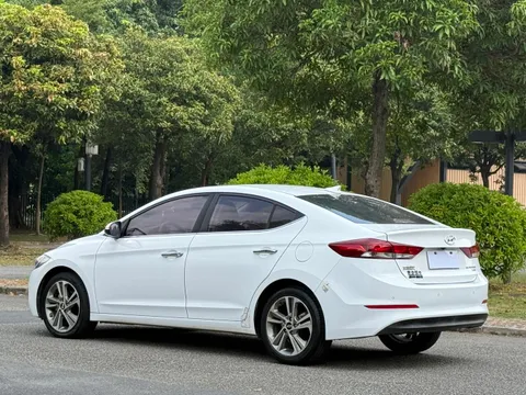 Hyundai Elantra (Avante)