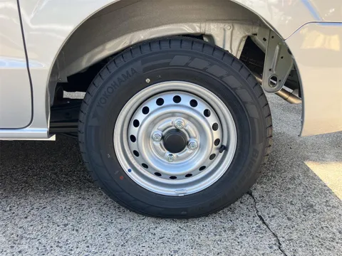 Nissan Clipper Van