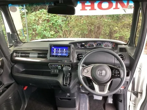 Honda N-BOX Custom