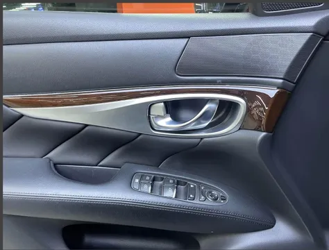 Infiniti Q70