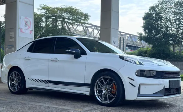 Lynk & Co 03