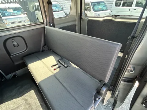 Nissan Clipper Van