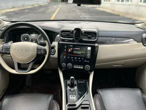 Lynk & Co 02