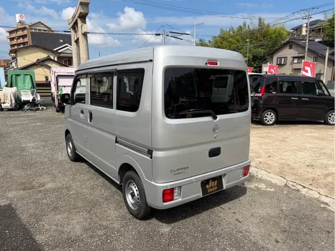 Nissan Clipper Van