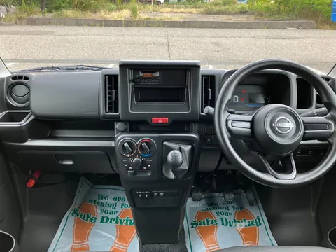 Nissan Clipper Van