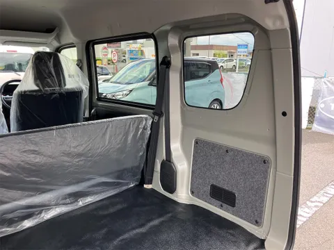 Nissan Clipper Van