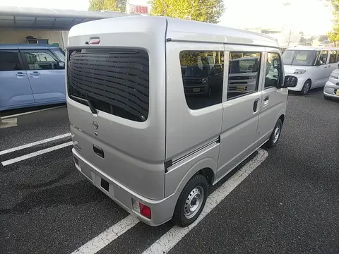 Nissan Clipper Van