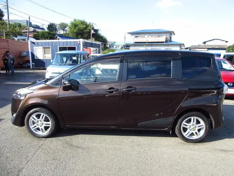 Toyota Sienta
