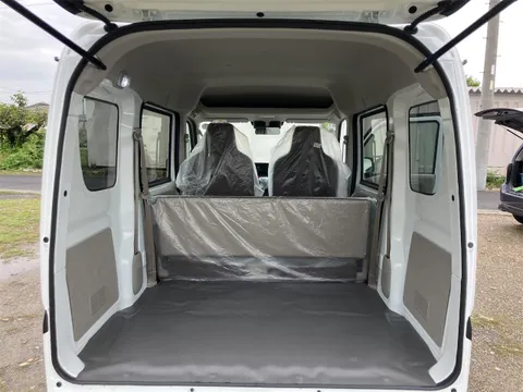 Nissan Clipper Van