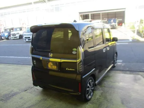 Honda N-BOX Custom