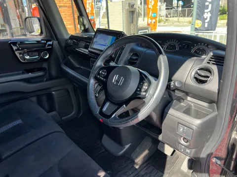 Honda N-BOX Custom