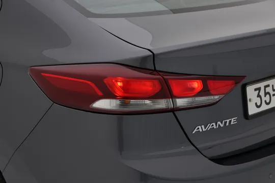 Hyundai Elantra (Avante)
