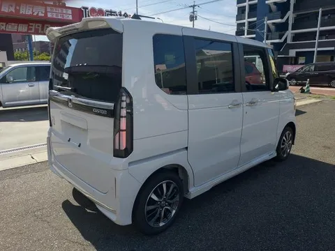 Honda N-BOX Custom