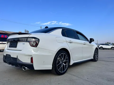 Lynk & Co 03