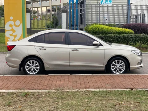 Roewe i5