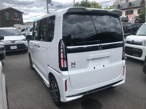 Honda N-BOX Custom